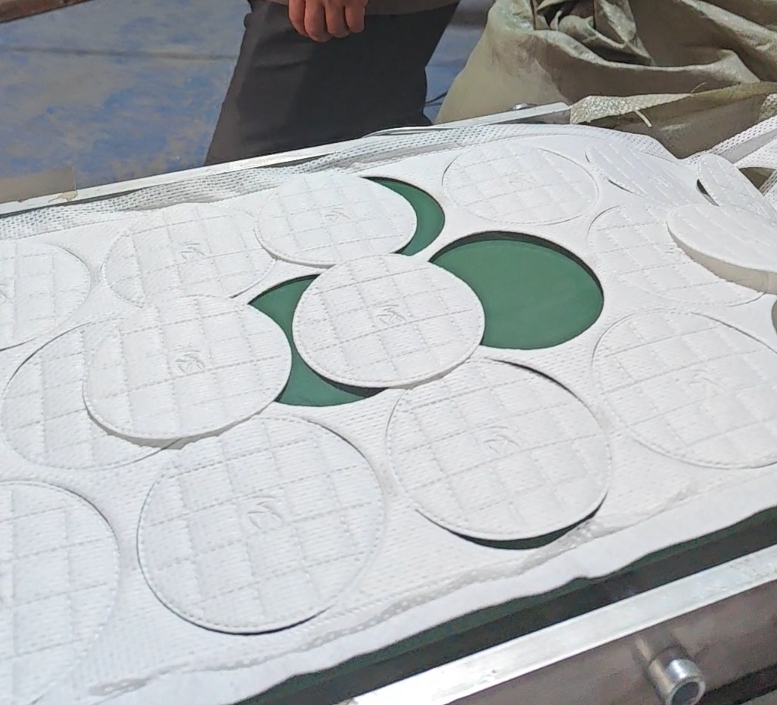 超聲波復(fù)合模切機(jī)